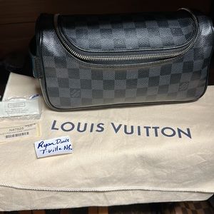 COPY - Louis Vuitton toilet pouch DAM GRAPHITE